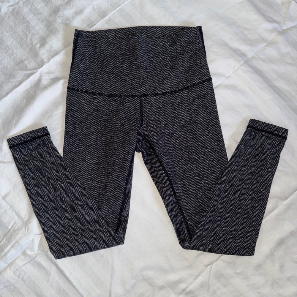 Lululemon Leggings Black/White; Size 6 Womens